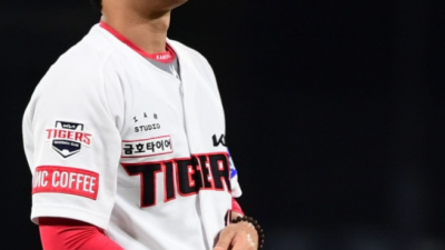 빡쳐서 한국시리즈도 않봤어요 15억 계약에도 만족 안된다. [스포츠중계] 오징어티비