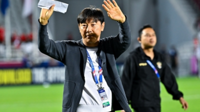 [ 스포츠중계 오징어티비 ] 인니 축협 회장 '신태용 나가라...' 신태용대신 유럽출신 감독 섭외 중