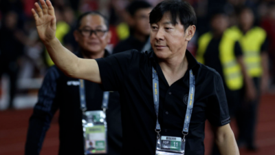 [ 스포츠중계 오징어티비 ]  인도네시아 축구팀 FIFA 랭킹 꼴지에서 3위로 올려놨는데... 신태용 감독 경질 이라니...