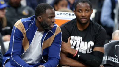 'NBA 최악의 악동' D.그린에게 이런 모습이? 커 감독도 외면한 '0분' 후배에게 무한 신뢰 보냈다!