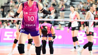 “김연경 정말 대단했다” 적장의 탄식, 믿기 힘들지만 배구여제 라스트댄스 ‘1승 남았다’