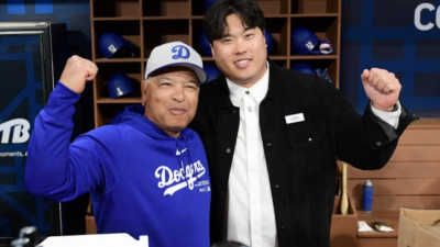'류현진 스승' 로버츠 감독, MLB 새 역사…1606경기 만에 통산 1000승