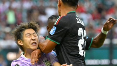 거친 플레이 외면하고 잦은 경고 발급…'남미 심판진 홈콜 우려' 현실이 된 멕시코전